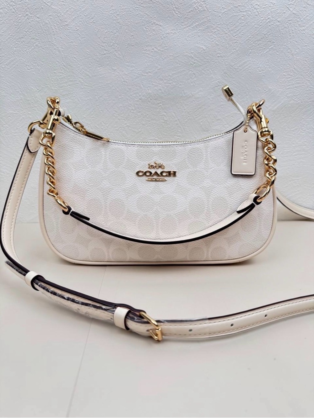 COACH White Signature Chain Shoulder Bag